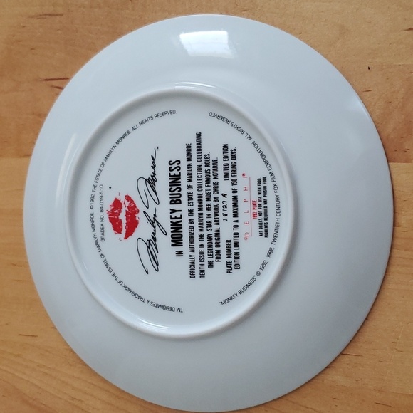 Marilyn Monroe "Monkey Business" by Chris Notarile Delphi 8.5" Collector Plate. - Picture 5 of 7